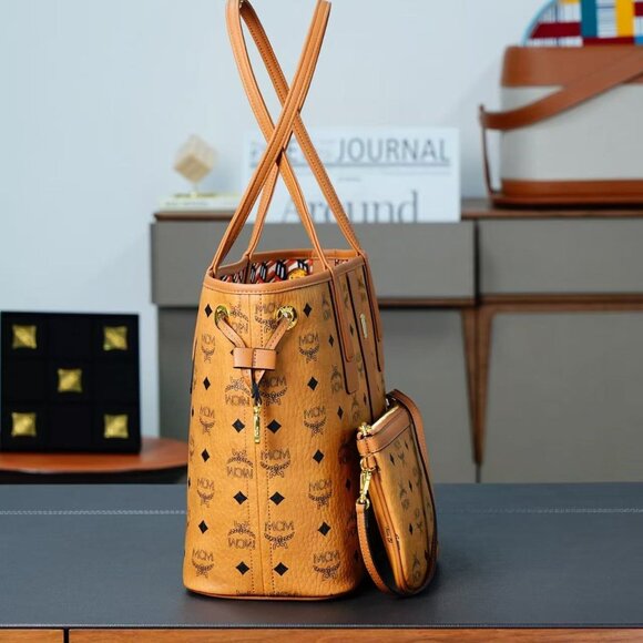 MCM Reversible Liz Shopper in Visetos - Picture 3 of 7